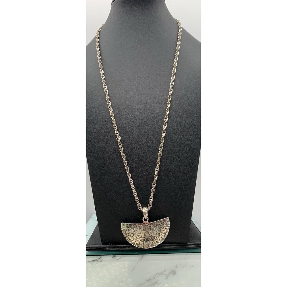 Vintage Antiqued Silver Tone Etched Detailed Fan Pendant Necklace 24"